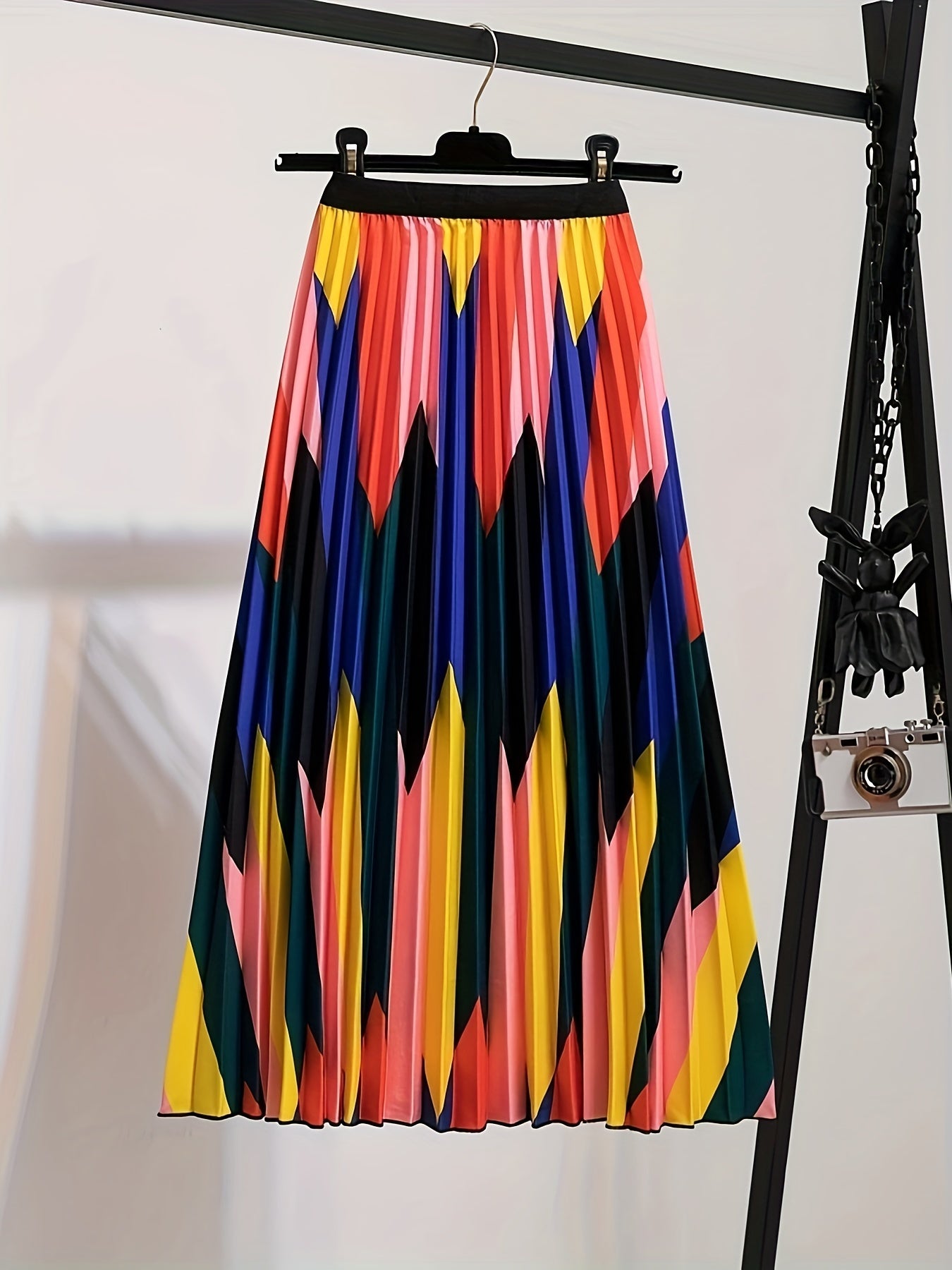 Plus Size Elegant Skirt, Women's Plus Chevron Print Elastic Waist High Rise Pleated Maxi Skirt