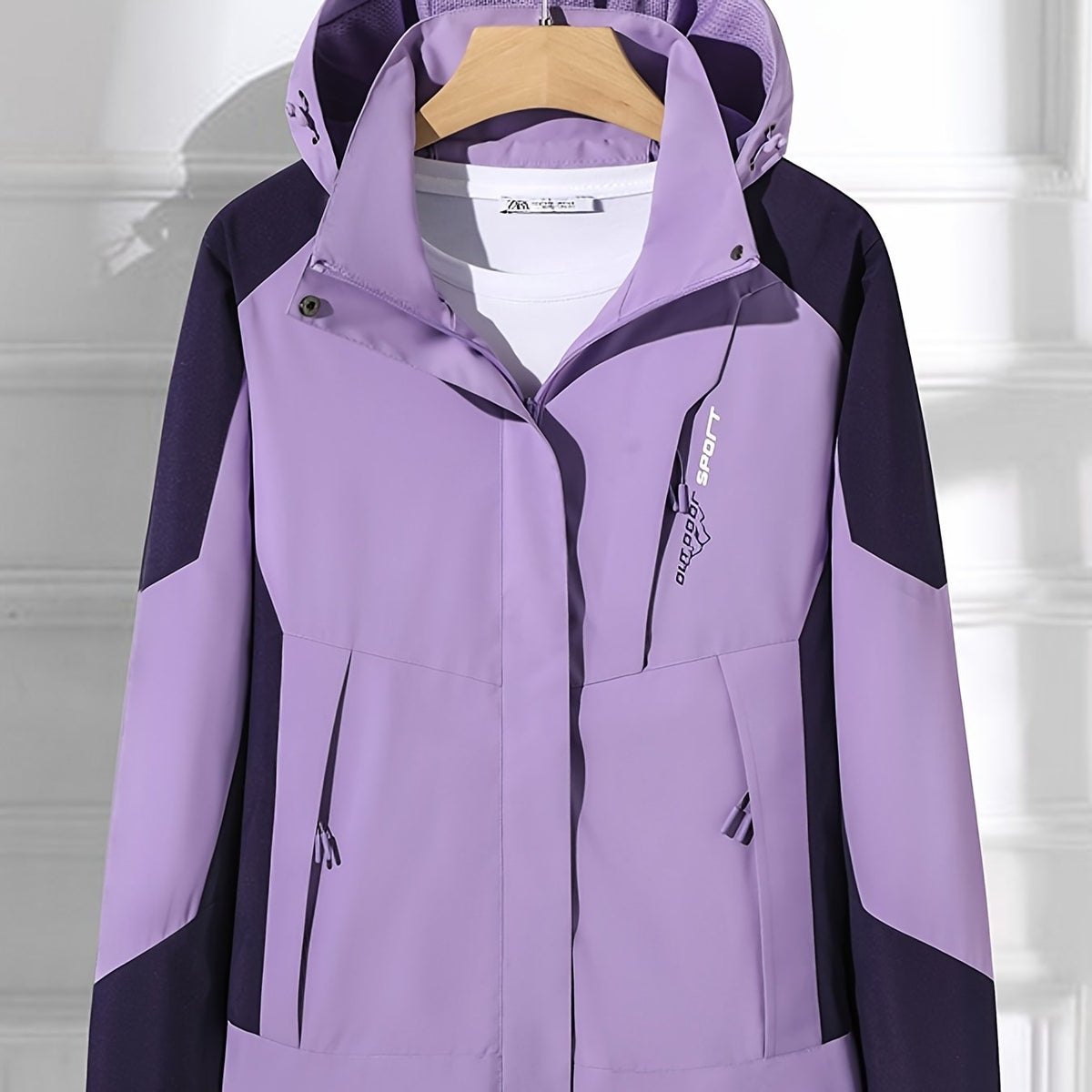 vlovelaw  Stay Stylish & Comfortable in the Women's Color Block Soft-Shell Hiking Jacket!