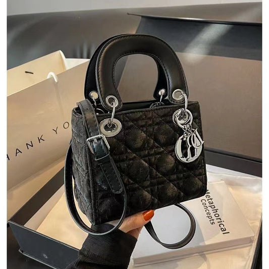 vlovelaw High Quality Diana Bag Bag Female  New Diamond Plaid Portable Messenger Bag  Minority Design Textured One-Shoulder Bag