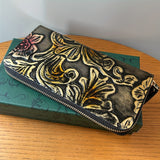 Elegant Vintage-Style Wallet with Floral Design: Secure Zippered Continental, Spacious with Credit Card Organizer & Stylish Polyester Lining