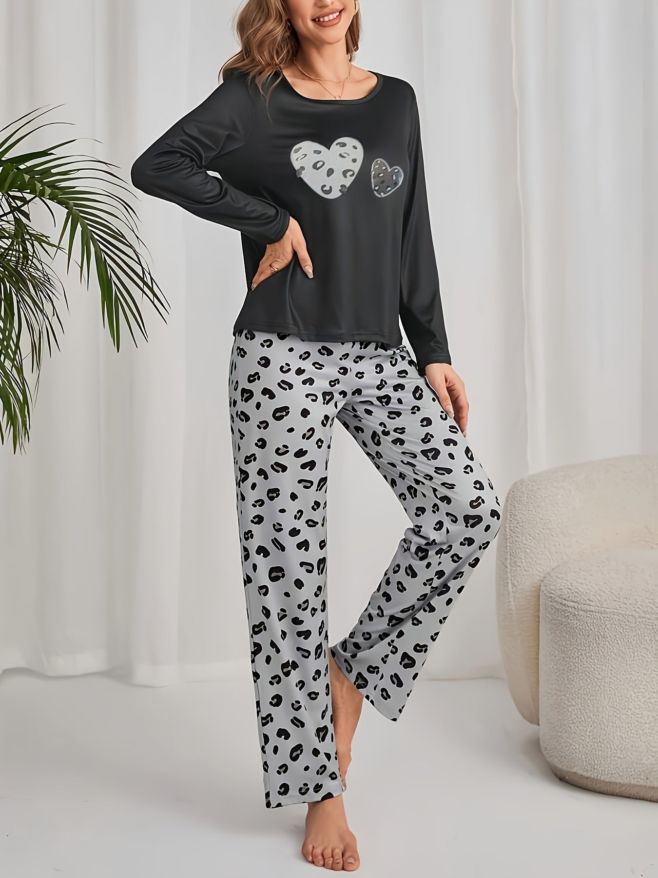 vlovelaw  Leopard Heart Print Pajama Set, Casual Long Sleeve Crew Neck Top & Elastic Waistband Pants, Women's Sleepwear & Loungewear